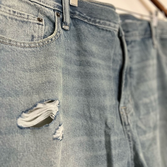 NWT Old Navy Distressed Jeans - Picture 4 of 6